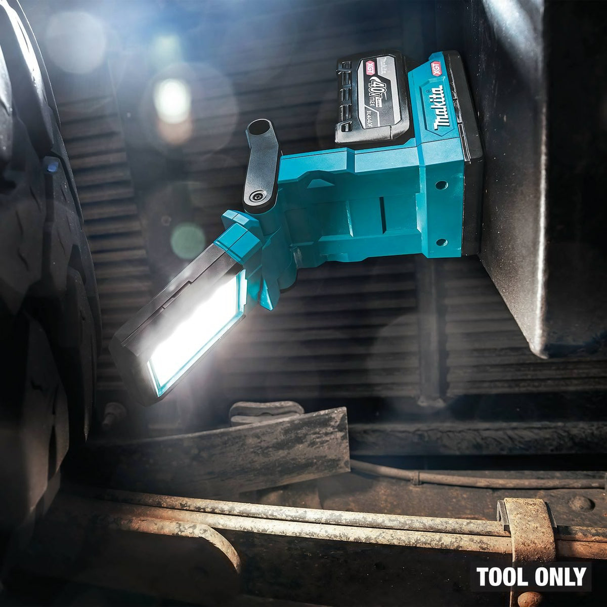 Makita ML013G 40V max XGT Lithium-Ion LED Magnetic Work Light 7 x 8.55 x 4.25" Light Only - 7