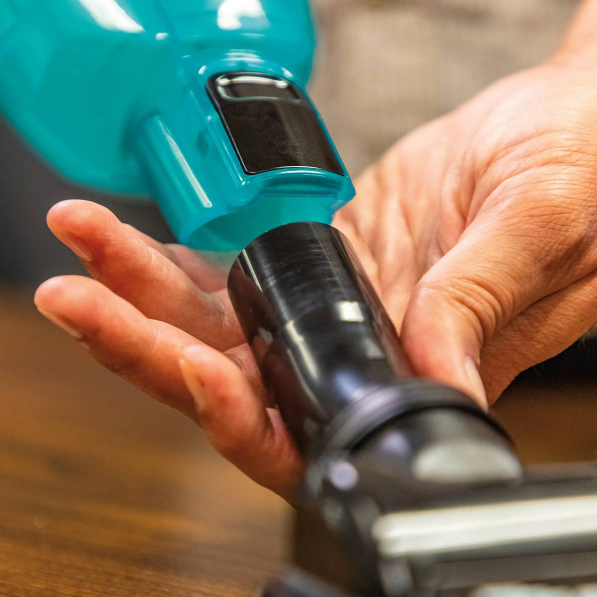 Makita GLC01SD1 40V Max XGT Brushless Cordless 4-Speed HEPA Compact Stick Vacuum Kit (2.5Ah Battery) - 10