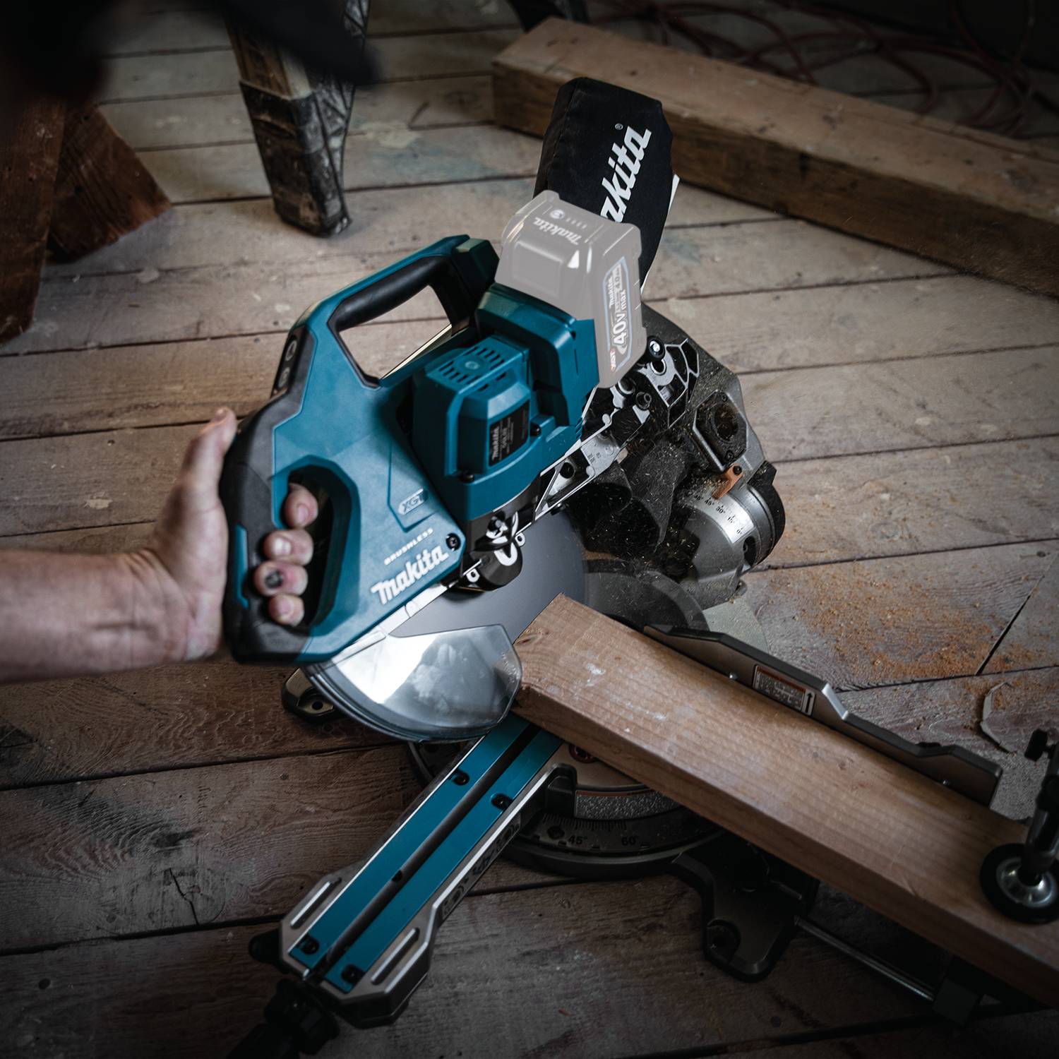 Makita GSL02Z 40V max XGT Compound Miter Saw - 4