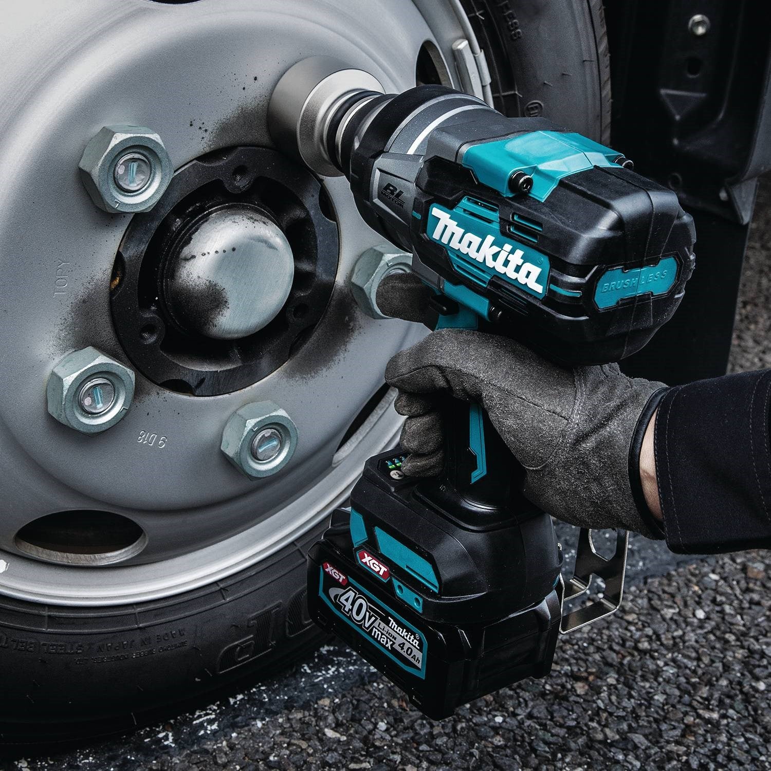 Makita GWT01D 40V max XGT® Impact Wrench Kit - 9