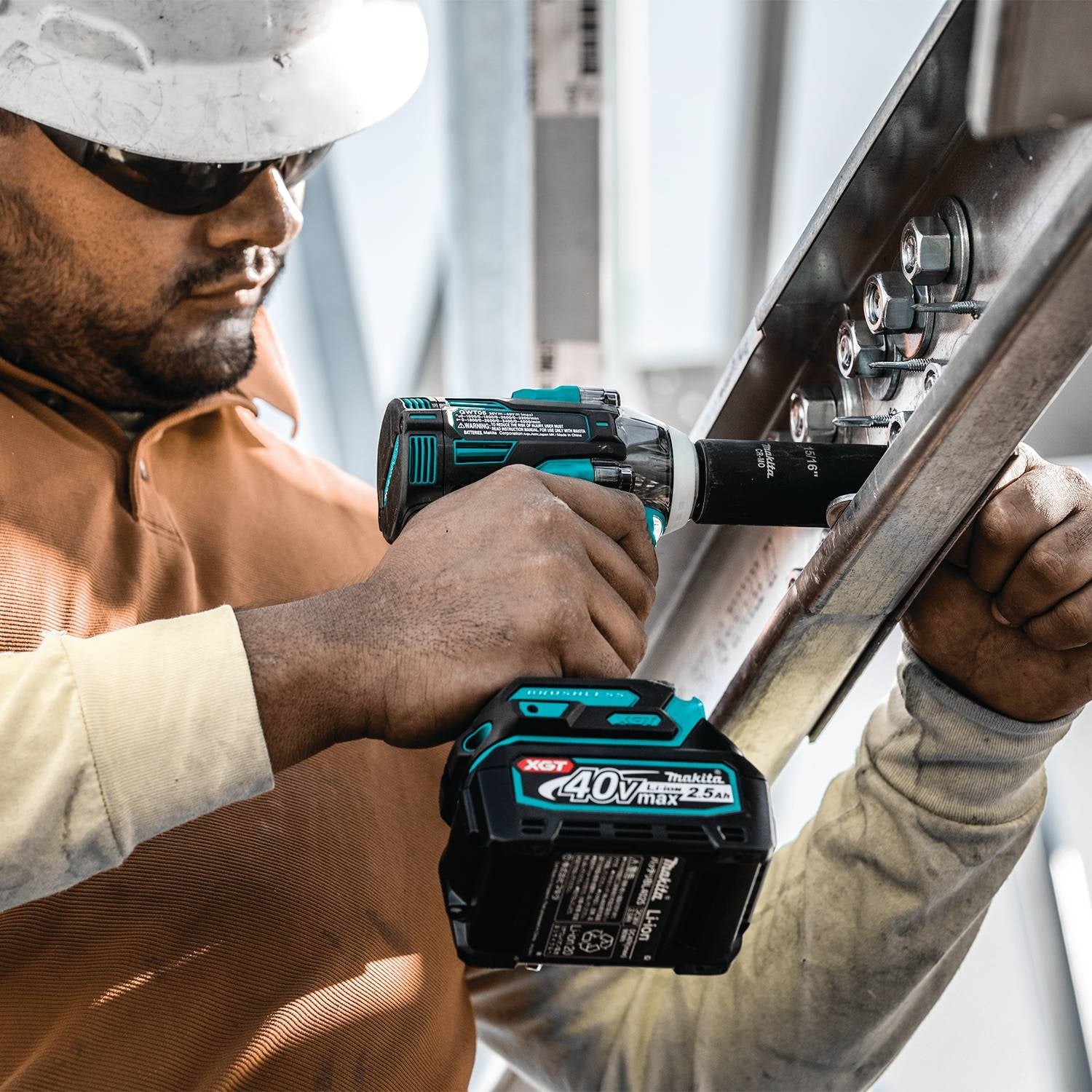 Makita GWT04D 40V max XGT® Impact Wrench Kit - 11