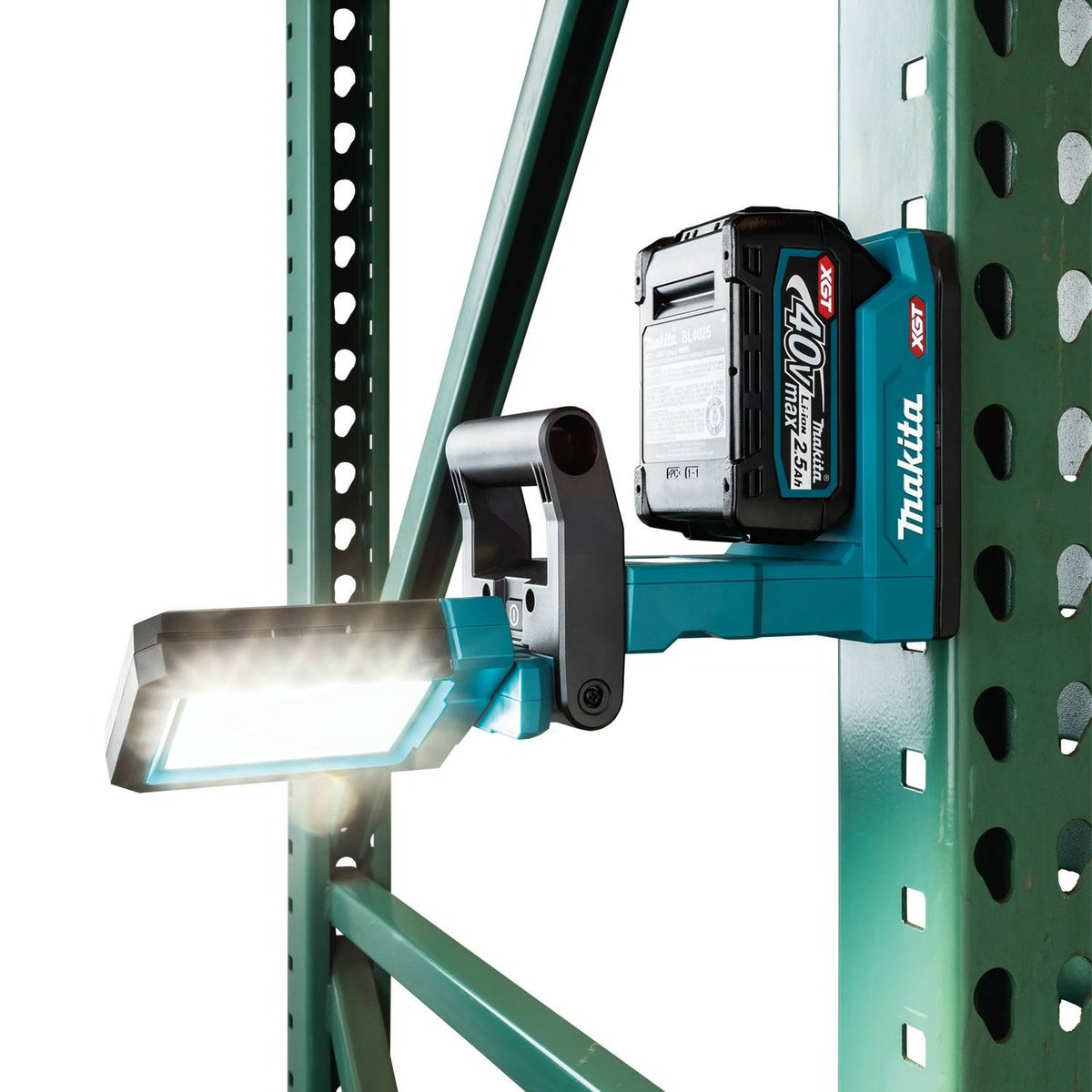 Makita ML013G 40V max XGT Lithium-Ion LED Magnetic Work Light 7 x 8.55 x 4.25" Light Only - 6