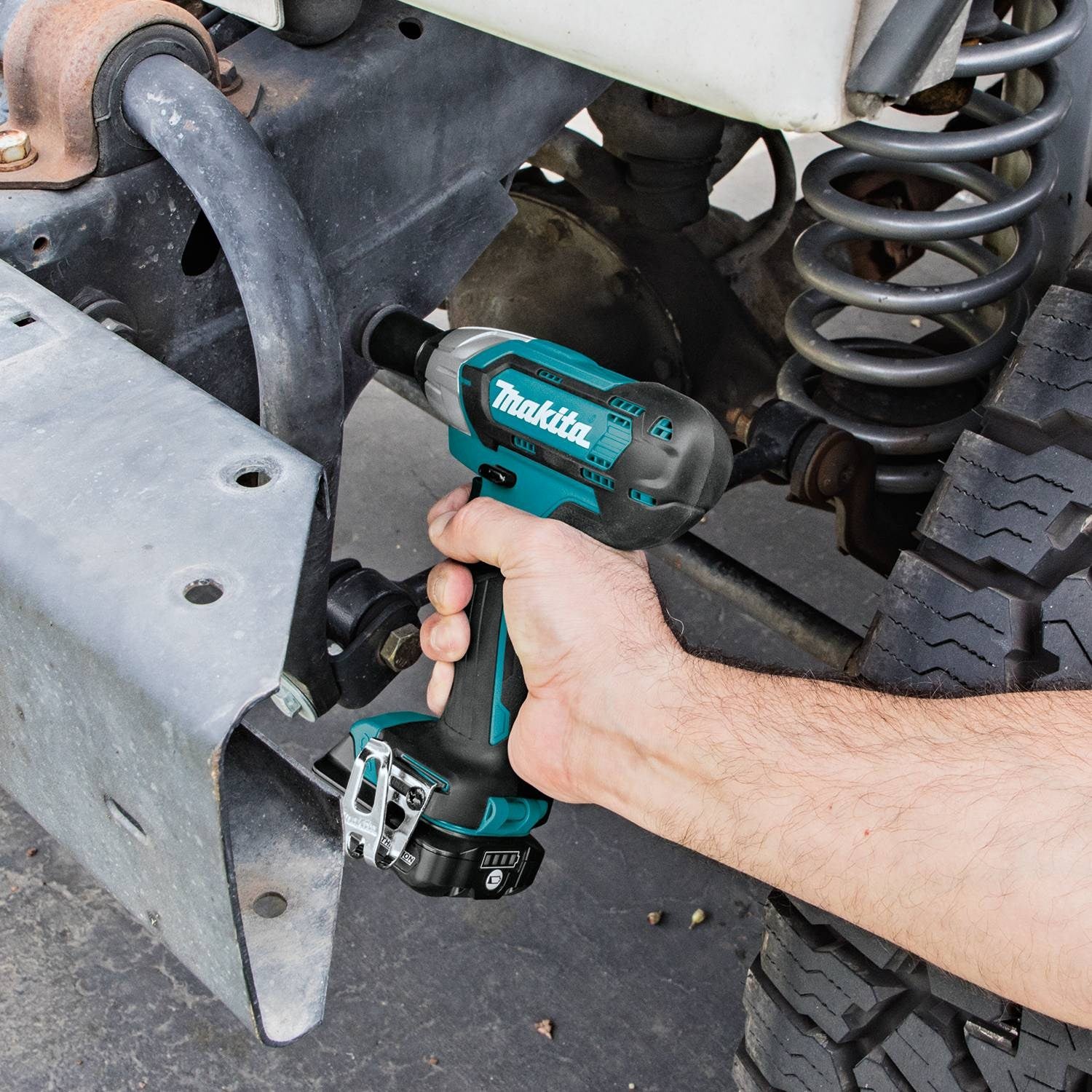 Makita WT02R1 12V Max CXT Lithium-Ion Cordless 3/8" Impact Wrench Kit - 6