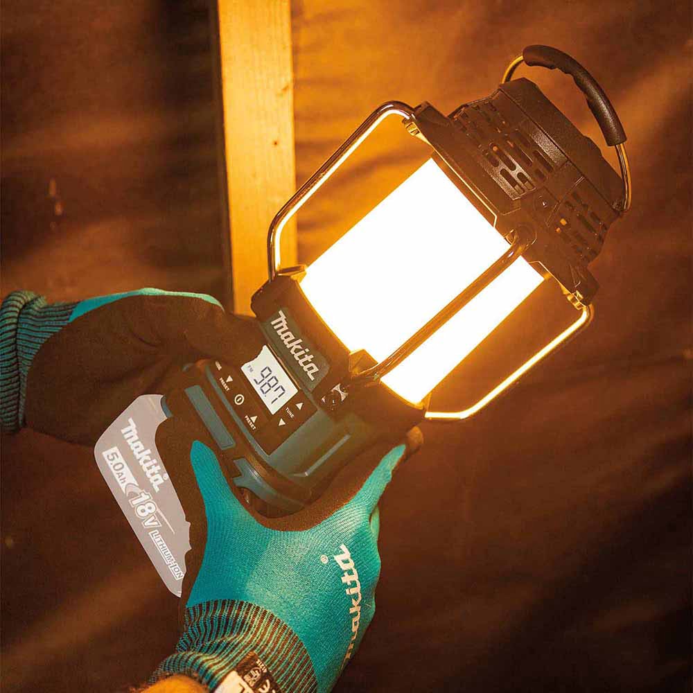 Makita XRM12 18V LXT Lithium-Ion Cordless Lantern with Radio, Tool Only