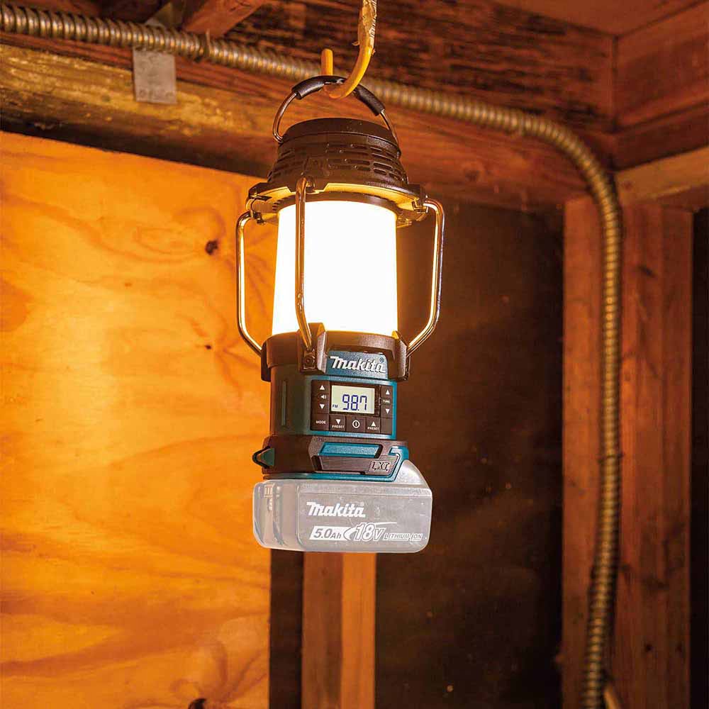 Makita XRM12 18V LXT Lithium-Ion Cordless Lantern with Radio, Tool Only