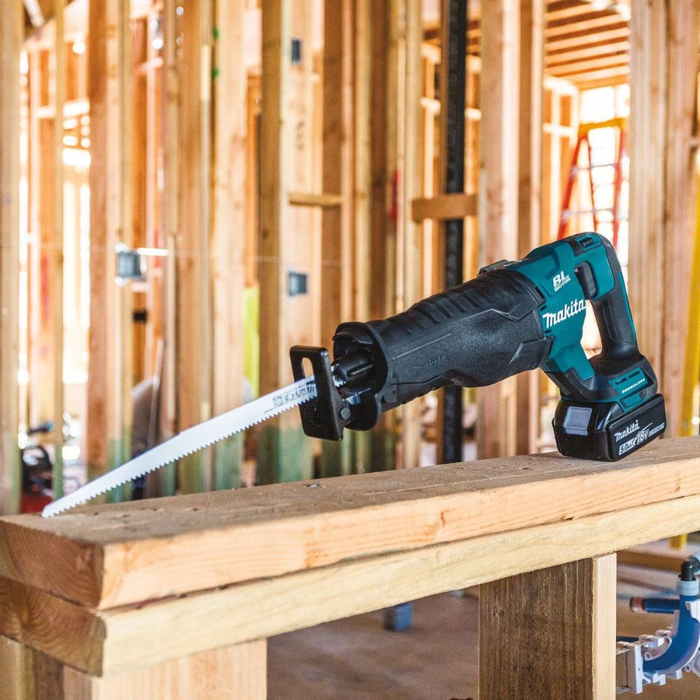 Makita XT707PT 18V LXT Lithium-Ion Brushless Cordless 7 Pc. Combo Kit, XPH14Z, XDT14Z, XRJ05Z, XSH03Z, XAG04Z, XRM06B, DML815, Dual Port Charger, Bag (5.0Ah)