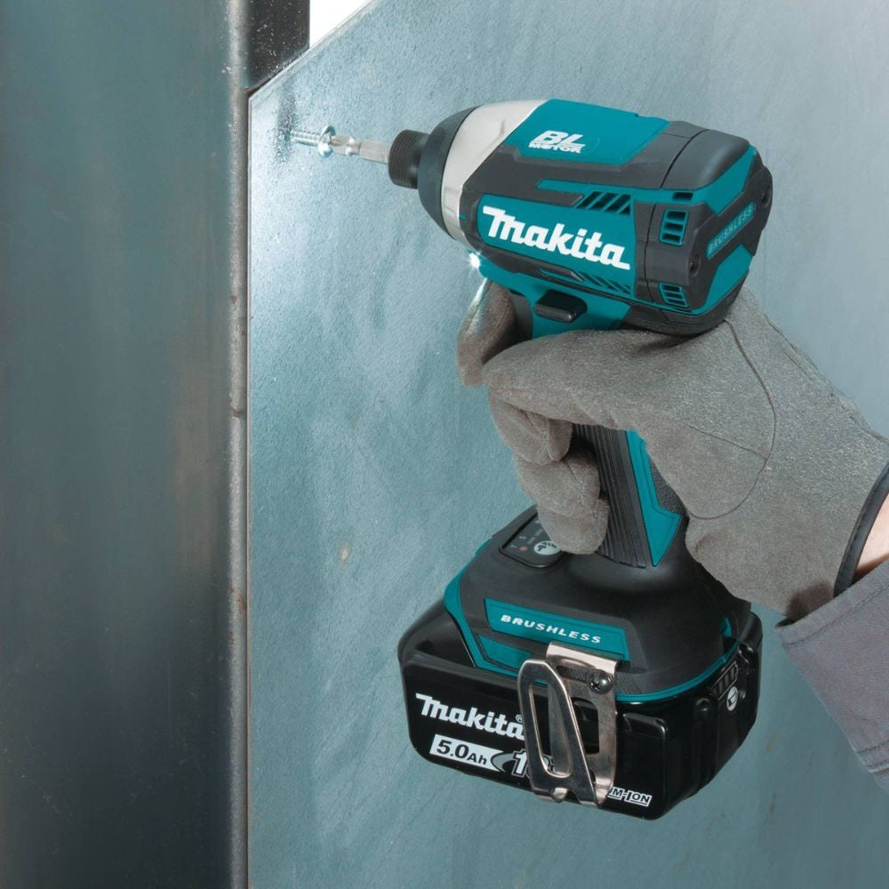 Makita XT707PT 18V LXT Lithium-Ion Brushless Cordless 7 Pc. Combo Kit, XPH14Z, XDT14Z, XRJ05Z, XSH03Z, XAG04Z, XRM06B, DML815, Dual Port Charger, Bag (5.0Ah)