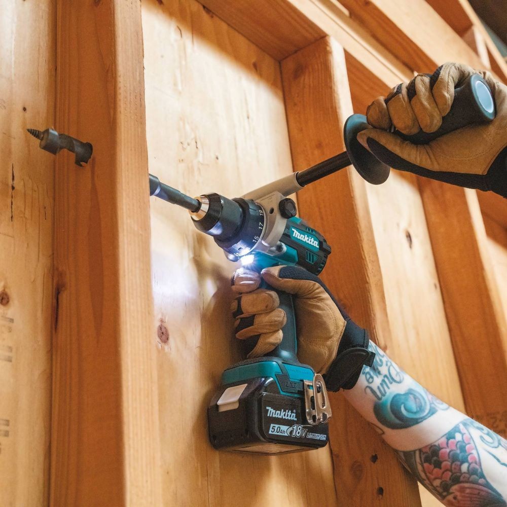 Makita XT707PT 18V LXT Lithium-Ion Brushless Cordless 7 Pc. Combo Kit, XPH14Z, XDT14Z, XRJ05Z, XSH03Z, XAG04Z, XRM06B, DML815, Dual Port Charger, Bag (5.0Ah)